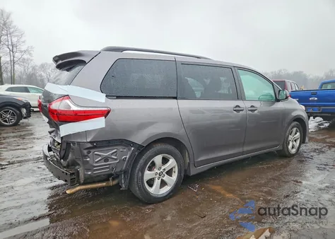 2019 Toyota Sienna Le z USA, uszkodzony, nr VIN 5TDKZ3DC4KS969384